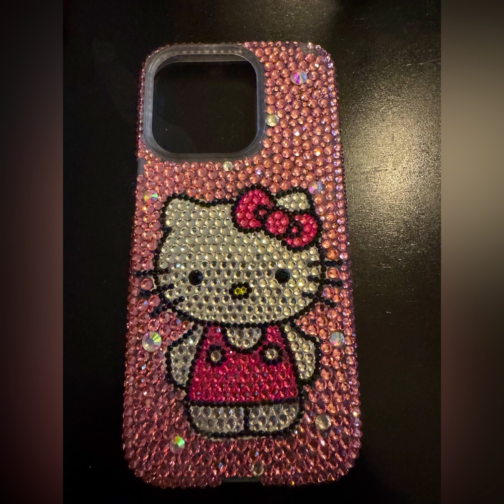 2 Hello Kitty Pink Rhinestone Phone 15 pro - Picture 2 of 3